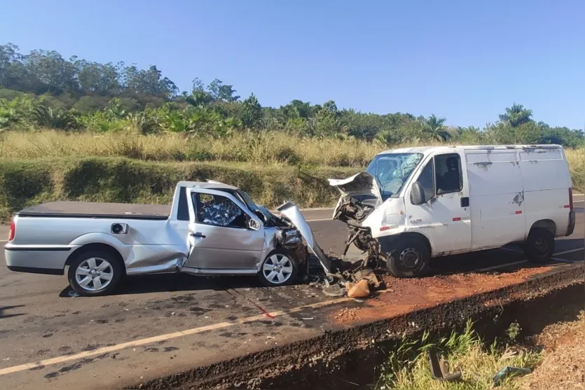  Três pessoas morreram na manhã desta quarta-feira (3) na rodovia PR-317 