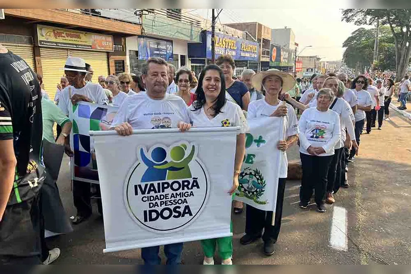  Desfile cívico da Independência reúne milhares de pessoas em Ivaiporã 