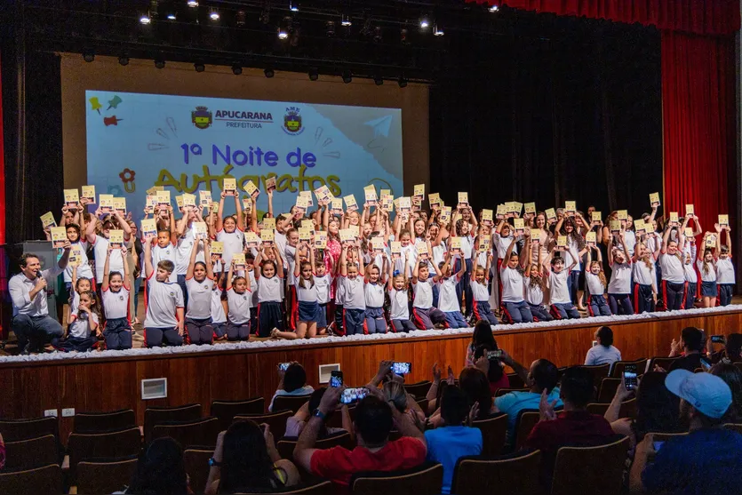 Estudantes apucaranenses publicam Coletânea de Poesias