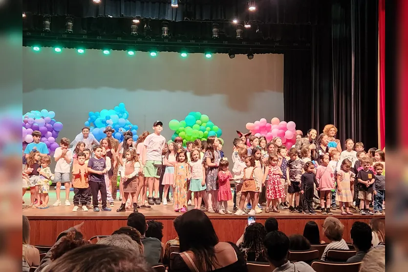  Várias tiragens do livro foram doadas às crianças que compareceram ao evento e também serão distribuídas às instituições municipais de ensino. 