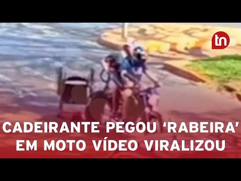 Cadeirante pega ‘rabeira’ em moto e cai no meio da rua em Maringá