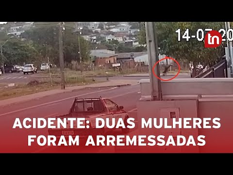 Câmera flagra mulheres sendo arremessadas em acidente no PR