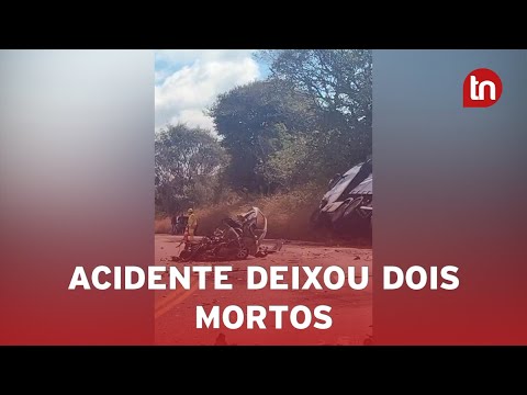 Colisão entre carro e caminhão deixa dois mortos na PR-445
