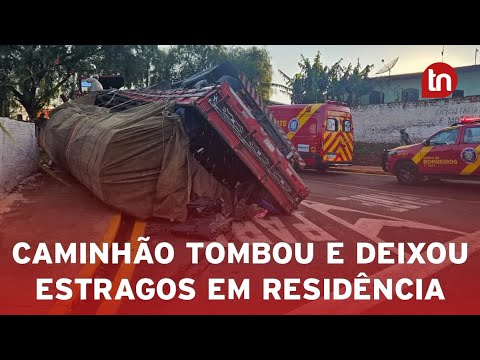Caminhão tomba e causa danos a residência após seguir rota de GPS