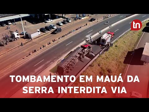 Carreta carregada com enxofre tomba na BR-376 em Mauá da Serra