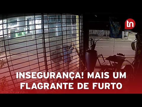 Câmera flagra criminosos invadindo sanduicheria no centro de Apucarana