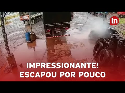 Vídeo mostra momento que borracheiro escapa de explosão de pneu no PR