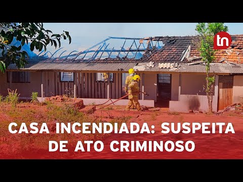 Casa é destruída por incêndio em Apucarana; suspeita de ato criminoso