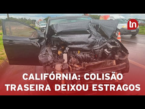 Carro colide na traseira de van da saúde em Califórnia
