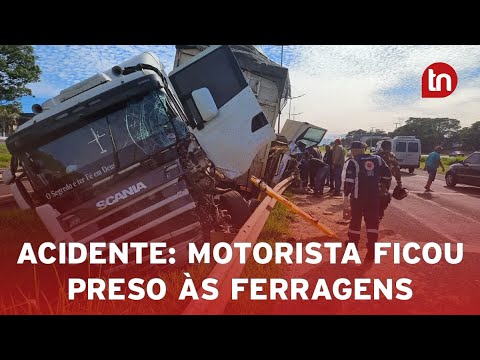 Colisão grave na BR-369 deixa motorista preso às ferragens