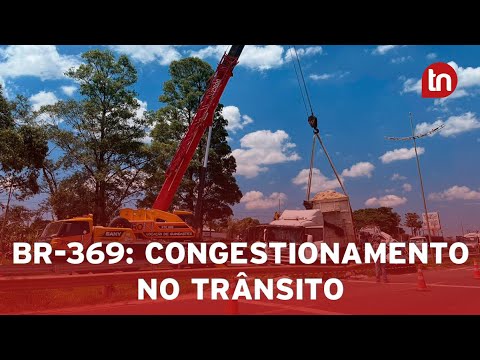 Retirada de caminhão causa congestionamento na BR-369 em Apucarana