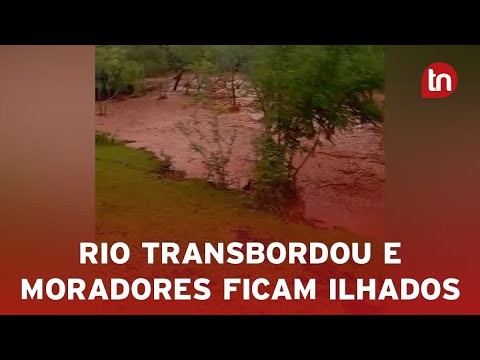 Rio transborda após temporal e deixa moradores ilhados em Apucarana
