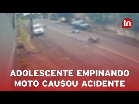 Câmera flagra adolescente empinando moto e atropelando homem