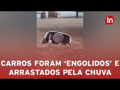 RJ: chuva transforma Petrópolis em rio e carros são arrastados