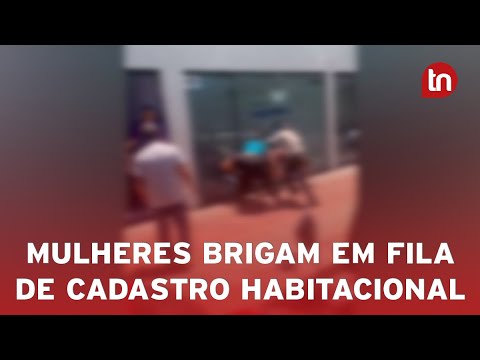 Mulheres brigam em fila de cadastro habitacional em Apucarana