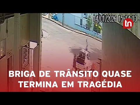 Câmera flagra motorista atacando motociclista com facão em Apucarana
