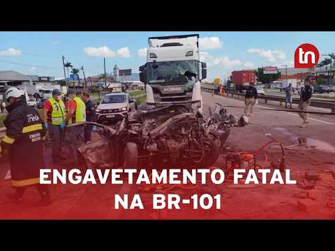 Câmera flagra engavetamento que matou família na BR-101 em Itajaí (SC)