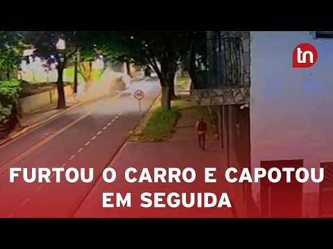 Carro furtado com seis ocupantes capota após bater contra poste em Maringá