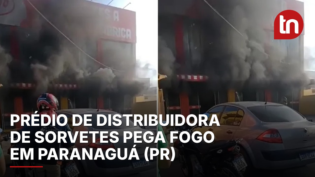 Prédio de distribuidora de sorvetes pega fogo em Paranaguá (PR)