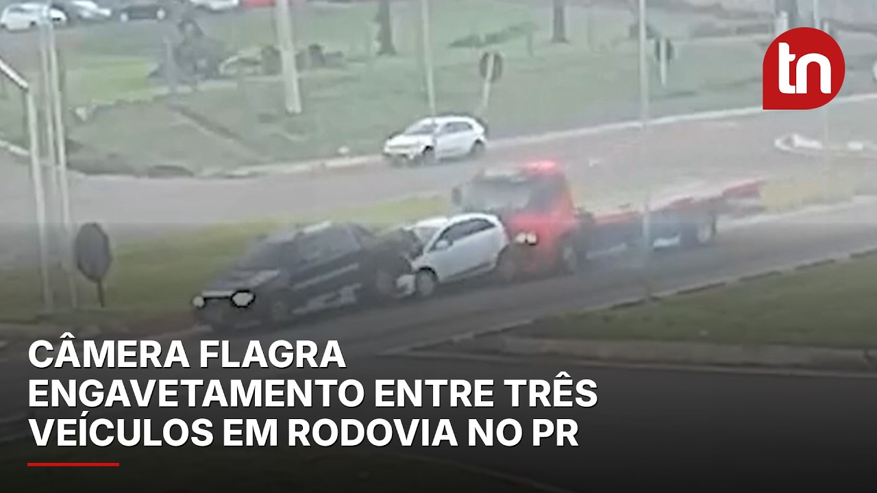 Câmera flagra engavetamento entre três veículos em rodovia no PR