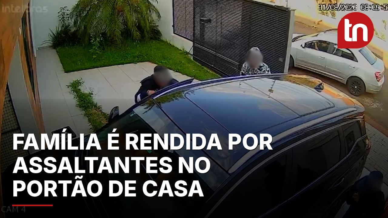 Câmera flagra família sendo rendida ao abrir portão de casa em Londrina