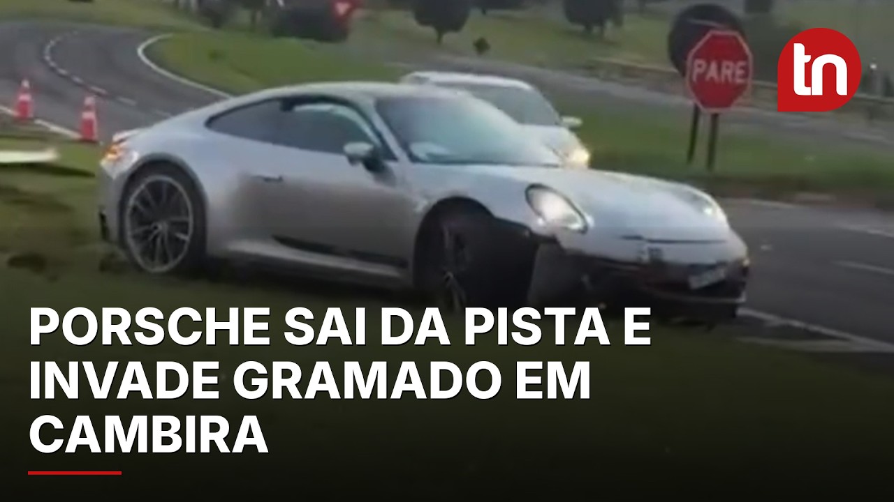 Porsche perde o controle, roda e invade gramado no trevo de Cambira