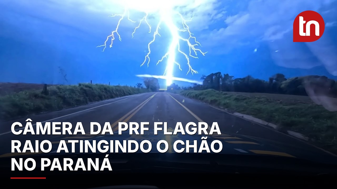 Câmera flagra raio atingindo o chão na rodovia BR-272 no Paraná