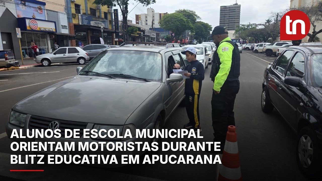 Alunos de escola municipal orientam motoristas durante blitz educativa em Apucarana