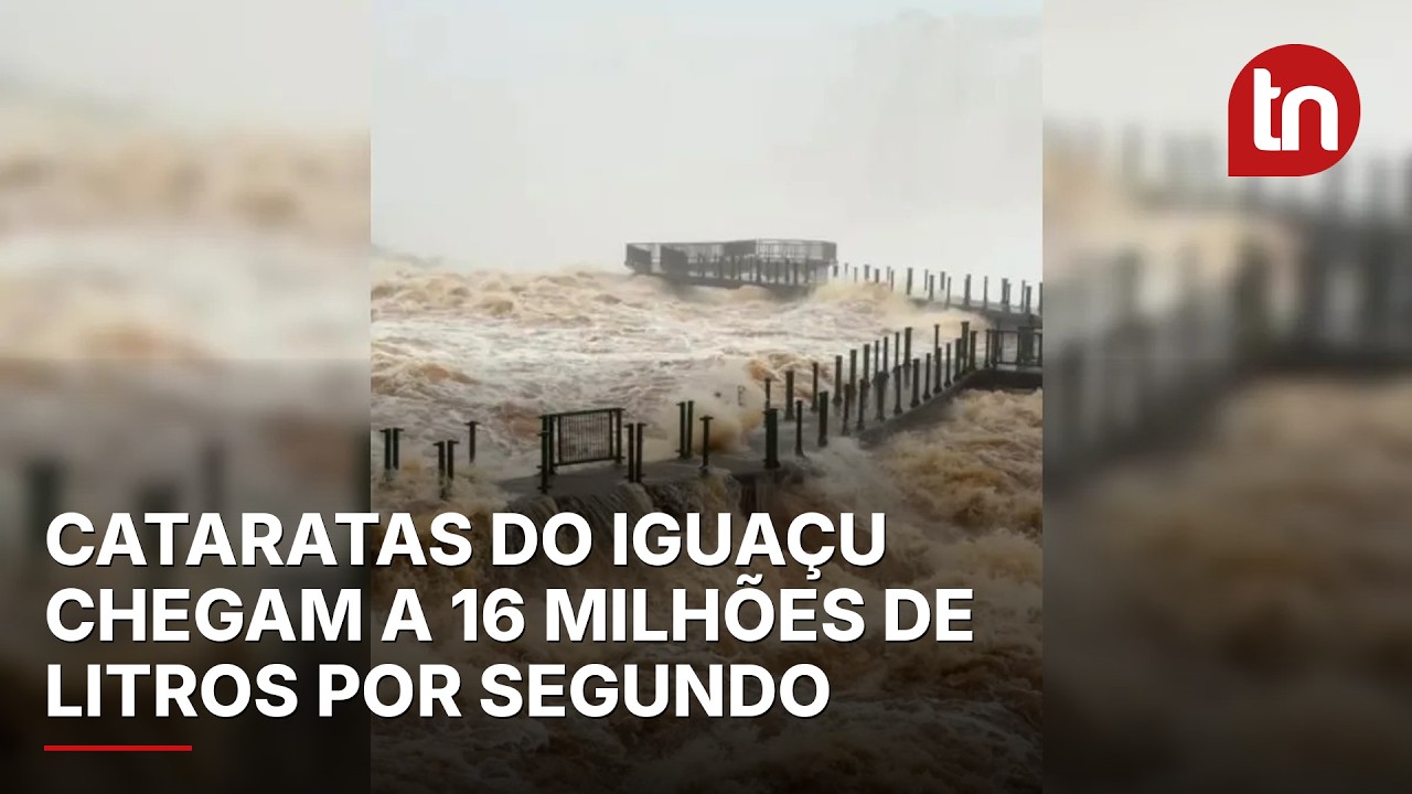 Cataratas chegam a quase 16 milhões de litros por segundo e água cobre passarela no PR