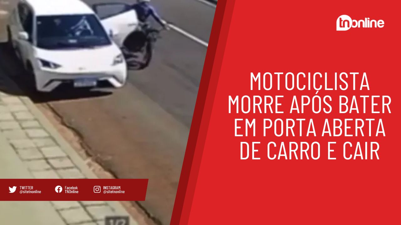 Motociclista morre após bater em porta aberta de carro e cair