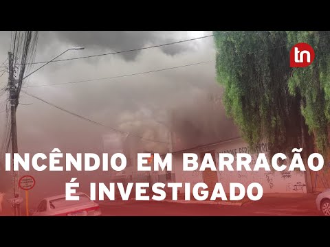 Incêndio de grandes proporções atinge barracões em Apucarana