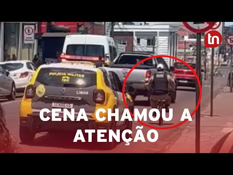 PM viraliza ao ser flagrado com 'mini' bicicleta apreendida no PR