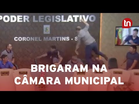 Briga de vereadores durante sessão viraliza: "Cala boca, baba ovo"