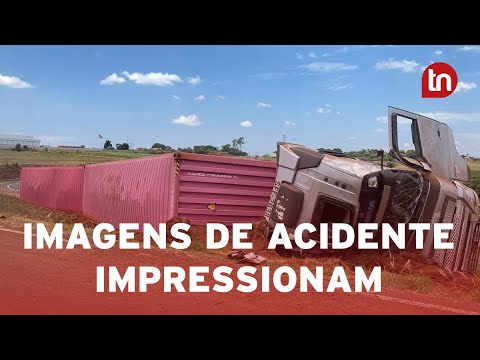 Vídeo registra momento em que carreta tomba em Apucarana