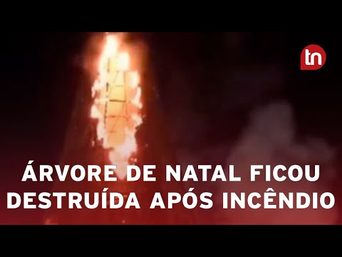 Árvore de Natal pega fogo dois dias após inauguração