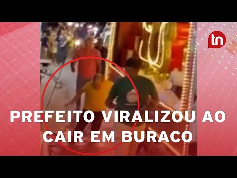 Prefeito cai em buraco durante caravana e vídeo viraliza