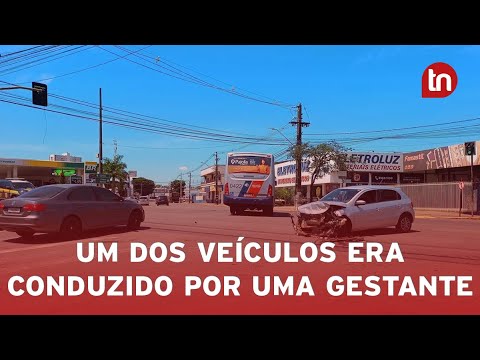 Carro com gestante e criança se envolve em acidente em Apucarana