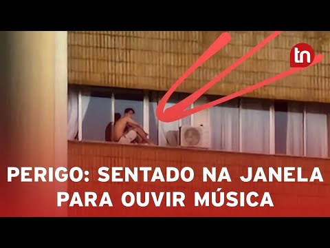 Jovem senta fora de janela no 11º andar e bombeiros são chamados