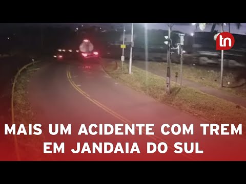 Câmera flagra colisão entre trem e caminhão-tanque em Jandaia do Sul