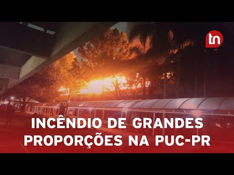 Incêndio de grandes proporções atinge teatro da PUC-PR