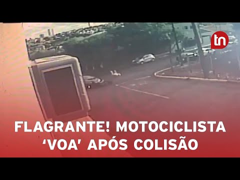 Vídeo mostra motociclista 'voando' após colisão com carro em Apucarana