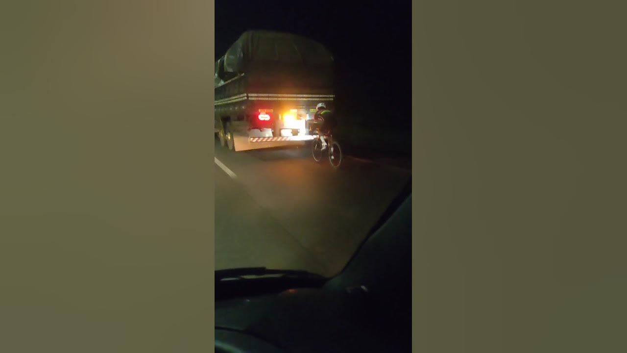 Ciclista é flagrado a mais de 100km/h em rodovia do PR; veja o vídeo