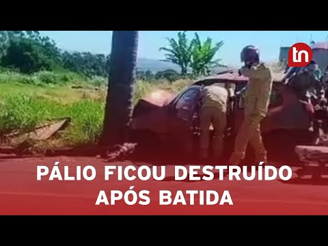 Motorista fica ferido após bater contra árvore em Apucarana
