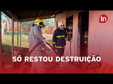 Moradora é socorrida da casa em chamas por vizinhos no Pirapó