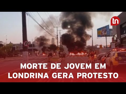 Pessoas protestam contra morte de jovem em Londrina
