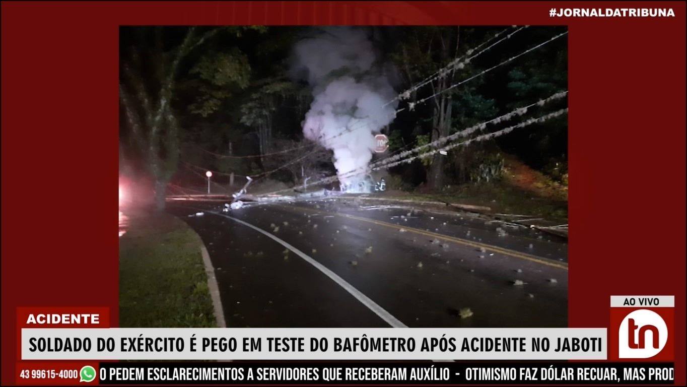 Soldado do exército é pego em teste do bafômetro após acidente no Jaboti