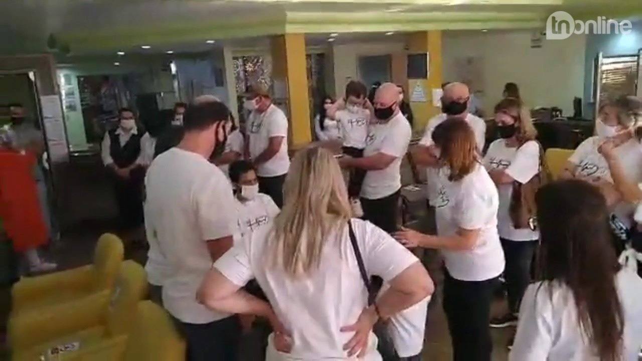 Paciente recuperado de covid-19 recebe alta do Hospital da Providência em Apucarana