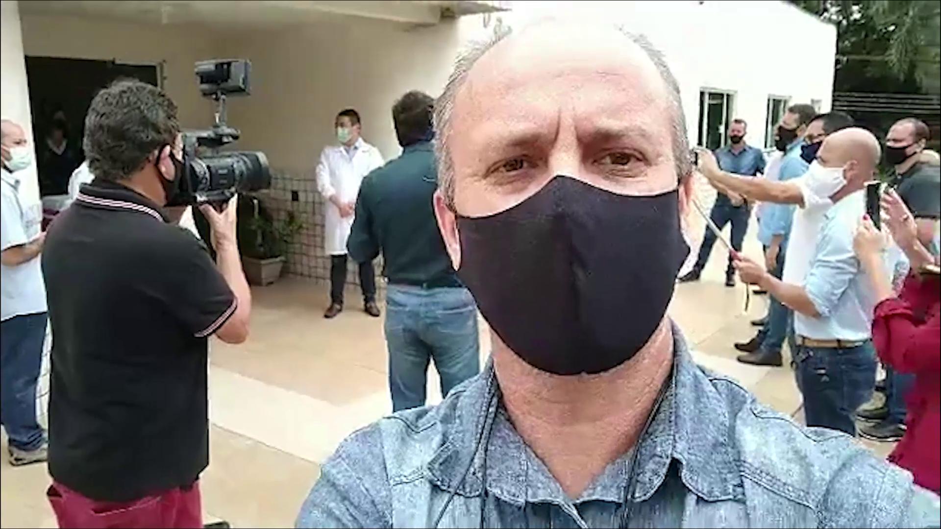 Idosa de 74 anos é primeira vacinada em Apucarana contra Covid-19