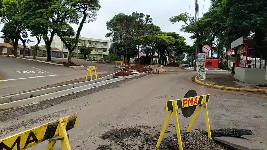 Avança obra da "Rotatória do São José" em Apucarana; assista