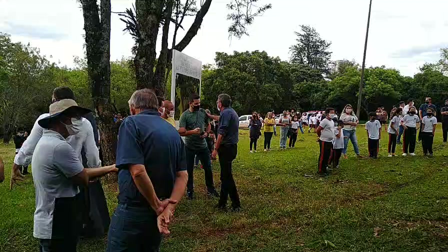 Apucarana instala memorial para vítimas da covid-19; assista